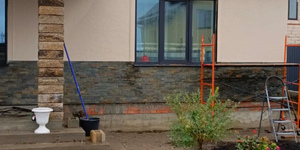 Камень на фасаде фото процесса монтажа 3D панели RKS SLATE Сланец Dark Multicolor купить с доставкой (7)
