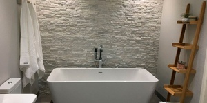 Плитка из натурального камня для ванной комнаты 3D панели RKS SLATE Кварцит White Quartz Classic заказать онлайн с доставкой (6)