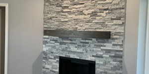 Камень для облицовки печей и каминов в виде 3D панели RKS SLATE Мрамор Cloudy Grey купить, фото после монтажа (12)