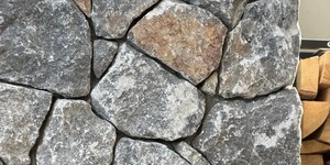 Облицовочный камень RKS SLATE Anatolian Black Marble Loose (фотоотзыв, фасад и камин) (2)