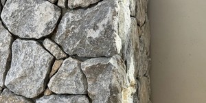 Облицовочный камень RKS SLATE Anatolian Black Marble Loose (фотоотзыв, фасад и камин) (5)