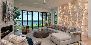 Отделка фасада камина из каменной 3D панели RKS SLATE Кварцит White Quartz Classic фото готового камина (1)