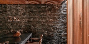 Отделка стен из камня на кухне фото 3D панели RKS SLATE Сланец Black Slate Country