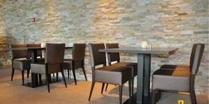 Отделка стены камнем в кухне и столовой 3D панели RKS SLATE Сланец Beige Slate Classic фото результата (3)