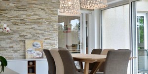 Отделка стены камнем в кухне и столовой 3D панели RKS SLATE Сланец Beige Slate Classic фото результата (5)