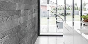Стена из камня на кухне фото 3D панели RKS SLATE Сланец Silver Grey Natural (1)