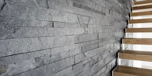 Каменная стена у лестницы заказать 3D панели RKS SLATE Сланец Silver Grey Natural (4)