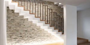 Каменная стена у лестницы купить 3D панели RKS SLATE Кварцит Beige Slate (1)