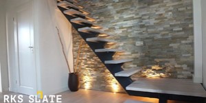 Отделка натуральным камнем стены у лестницы 3D панели RKS SLATE Сланец Beige Slate Classic фото (1)