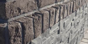 Цоколь дома облицованный черной каменной мозаикой фото 3D панели RKS SLATE Сланец Matt Black Slate Modern заказать (9)