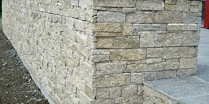 Цоколь и подпорные стены из камня 3D панели RKS SLATE Кварцит Sesame Yellow Country