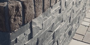 Черный цоколь дома облицованный натуральным камнем 3D панели RKS SLATE Сланец Black Slate Modern фото (1)
