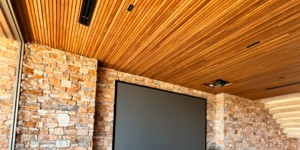 Каменная стена в интерьере из 3D панели RKS SLATE  Кварцит Biege Quartz Country фото интерьера, купить камень с доставкой в РКС Клинкер (4)