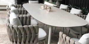 Плитка из травертина RKS SLATE Silver French Pattern натуральный камень в зоне отдыха во дворе фото